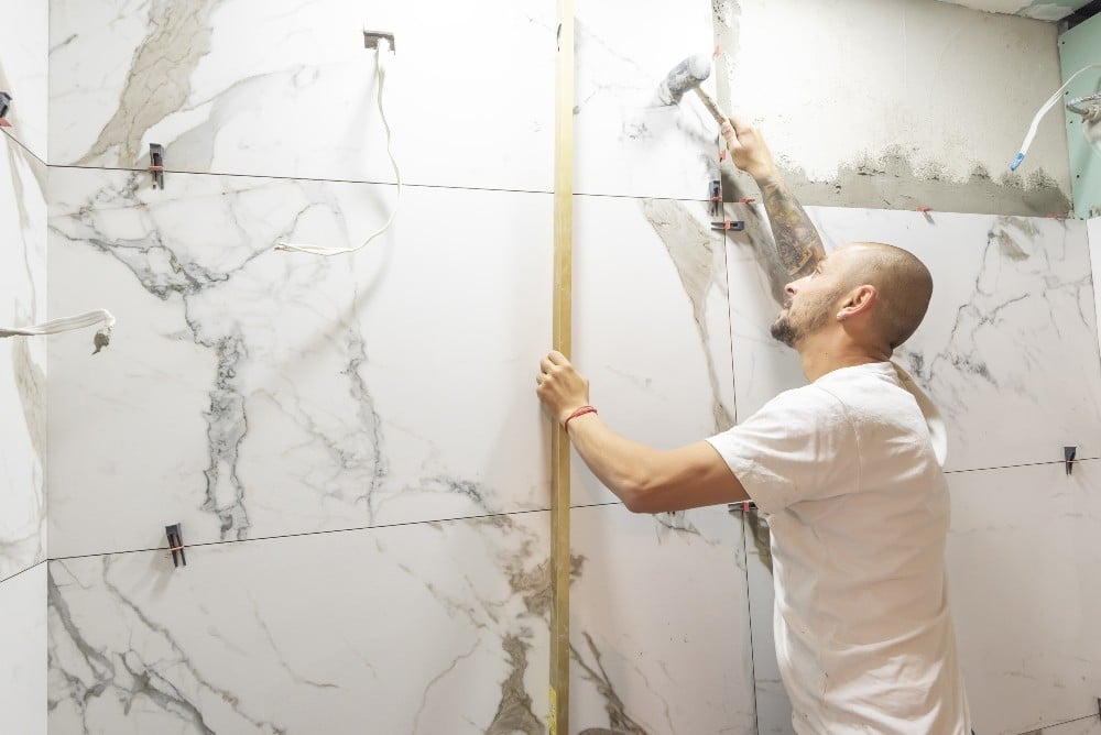 ponçage marbre paris Comment effectuer l’entretien et la rénovation de vos sols en marbre ?