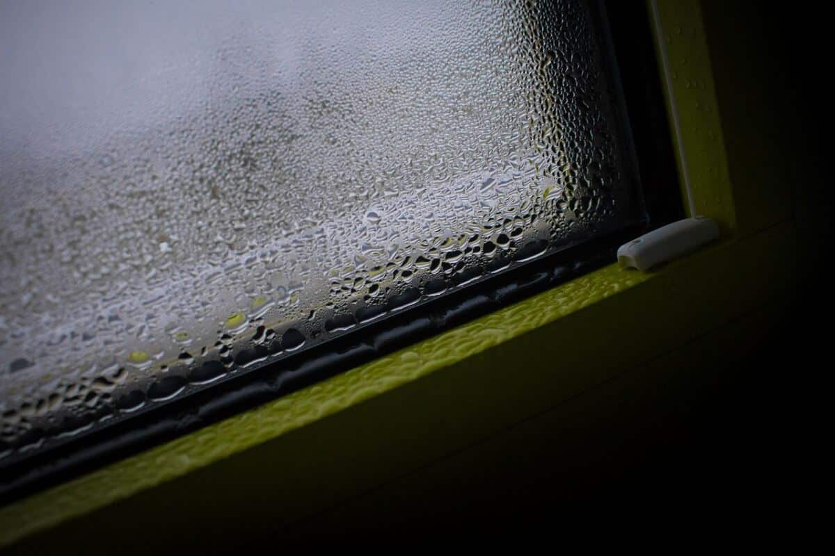 enlever calcaire vitre Comment enlever les traces de calcaire sur les vitres ?