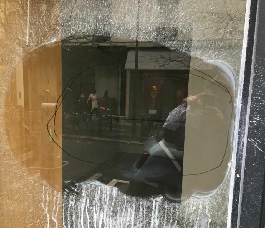 supprimer tag sur du verre Comment enlever des tags sur une surface en verre ?